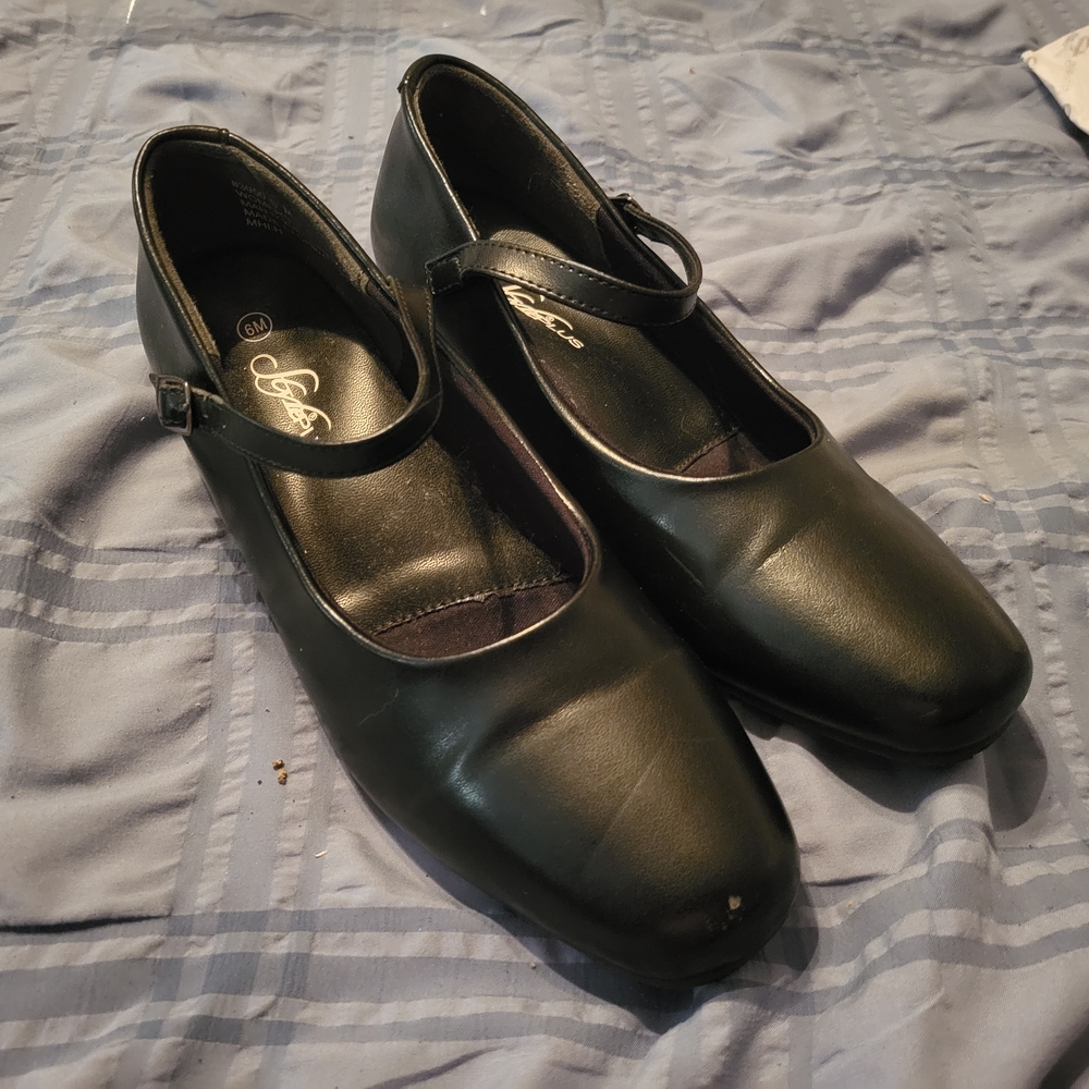 DANCE Performance Shoes